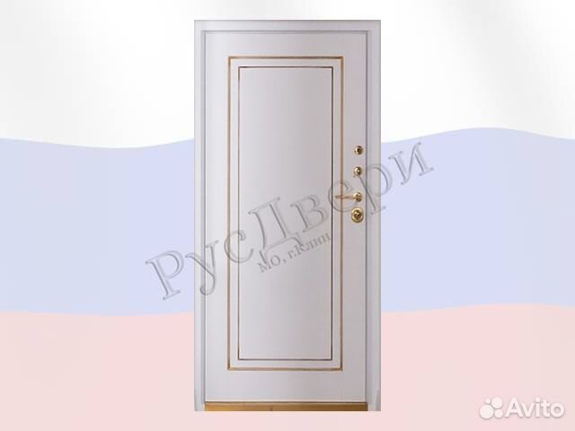 Белая входная металлическая дверь в квартиру