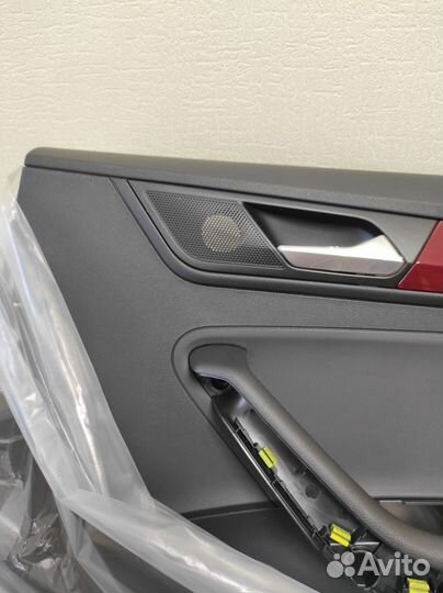 Дверная карта(обшивка)правая, задняя поло лифтбек