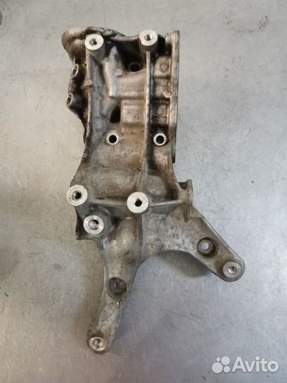 Кронштейн генератора Audi A4 S4 A5 06J903143AK