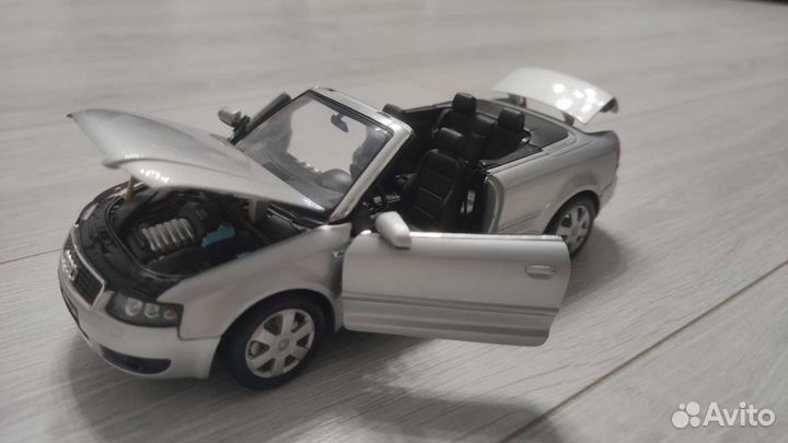 Модель машины Audi a4 1/18 welly