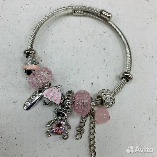 Браслет с подвесками