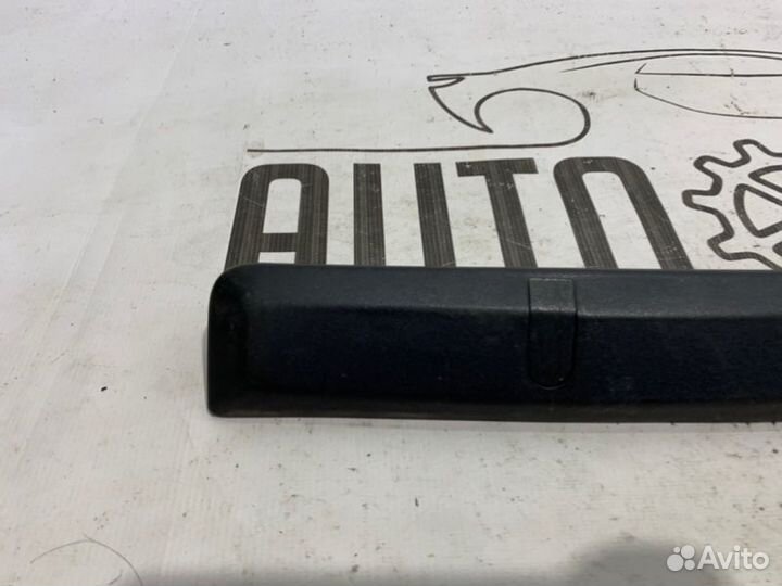 Накладка двери багажника Volkswagen Touareg 7L7