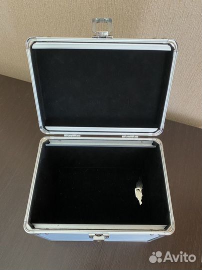 Сундучок шкатулка алюминий на замочке