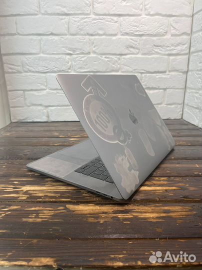 Ноутбук MacBook Pro 15inch 2017 core i7/256ssd/16