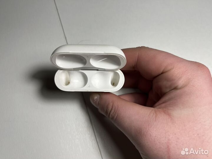 Зарядный кейс для беспроводных наушников AirPods P