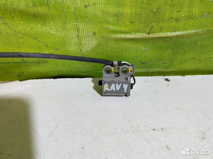 Датчик стояночного тормоза Toyota Lexus 8455016060