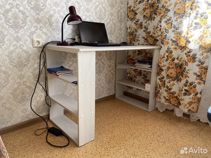 Письменный/компьютерный стол