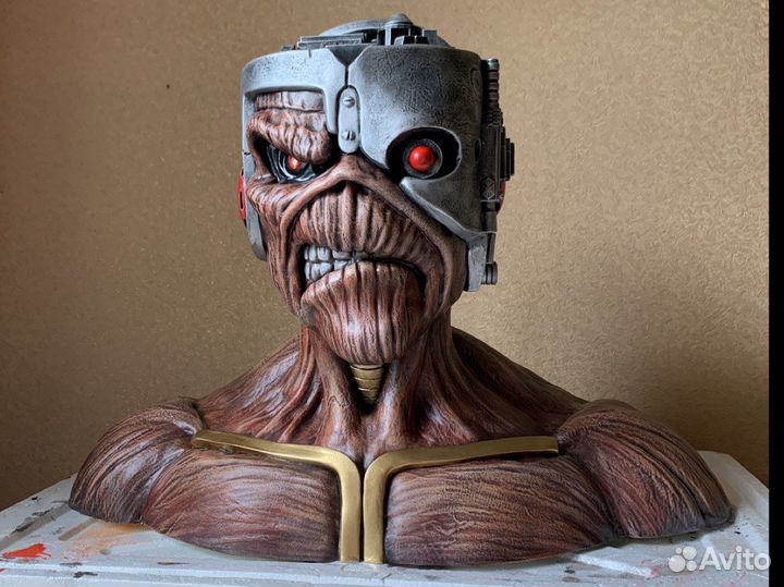 Бюст скелет Эдди из Iron Maiden