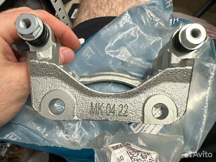 Скоба суппорта передняя правая Logan, Sandero