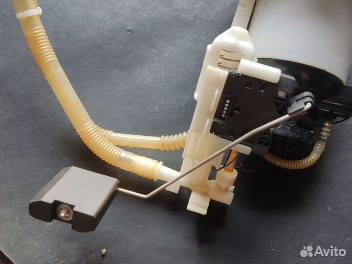 Бензонасос левый Mercedes Benz X204 glk 280