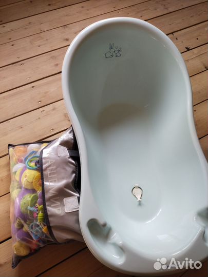 Ванночка для купания, игрушки, одежда