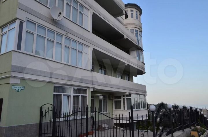 3-к. квартира, 125 м², 2/5 эт.