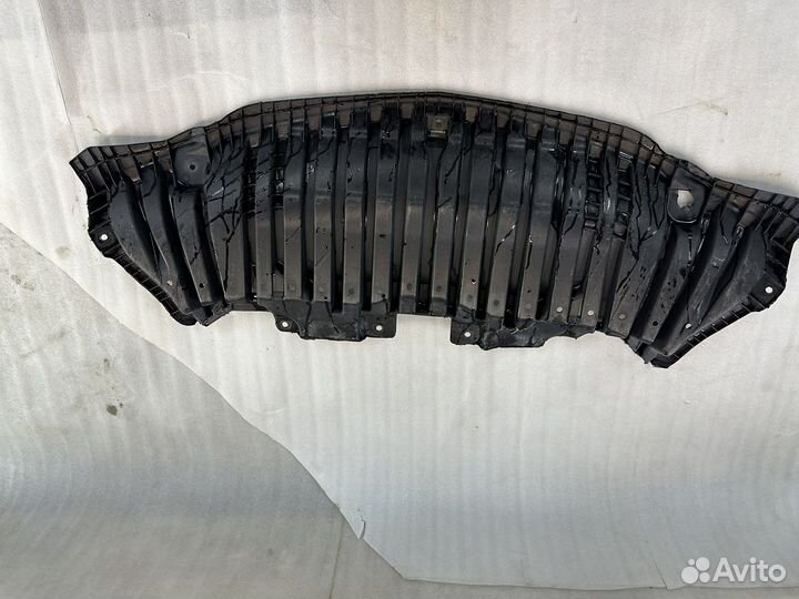 Mercedes c205 Защита Бампера с Дефектом