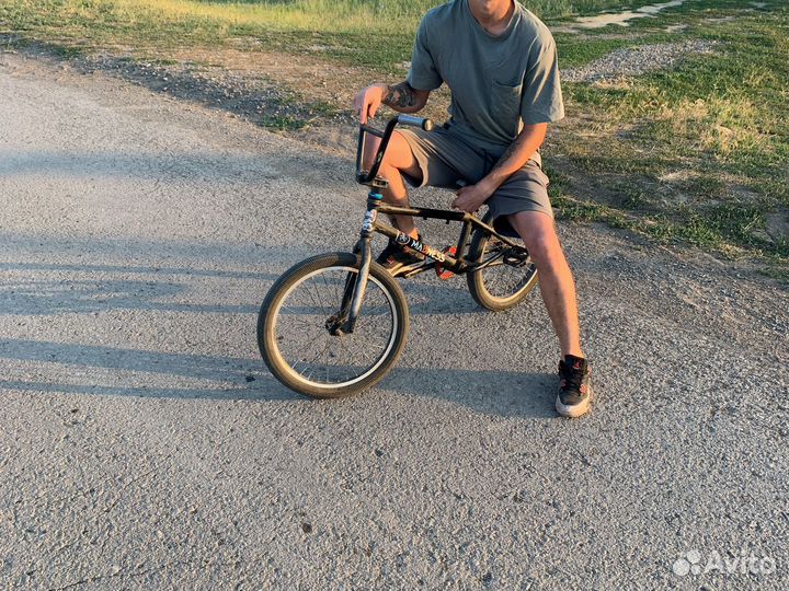 Трюковой велосипед BMX