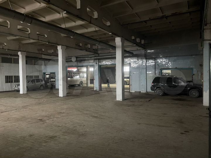 Машиноместо, > 30 м²