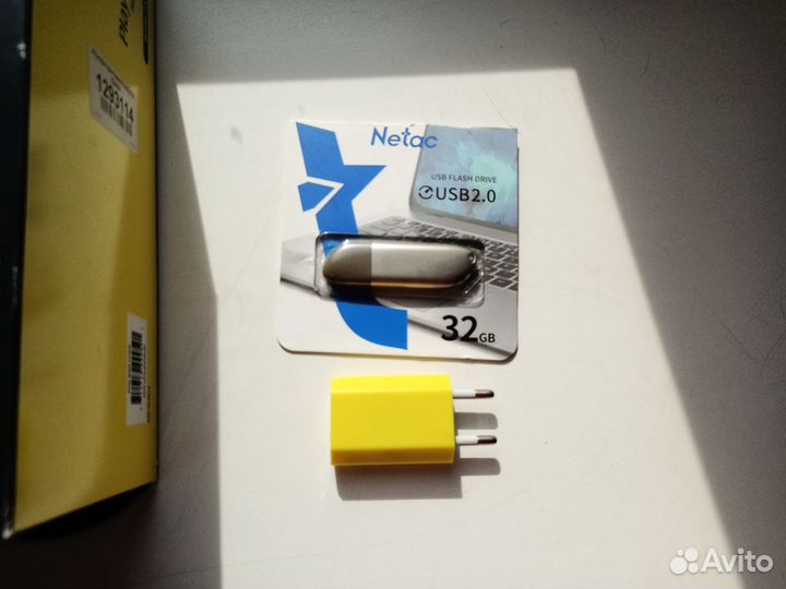 PS classic mini (прошита) + флешка 32GB + адаптер