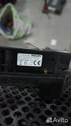 Трековые светильники Philips на шинопроводе