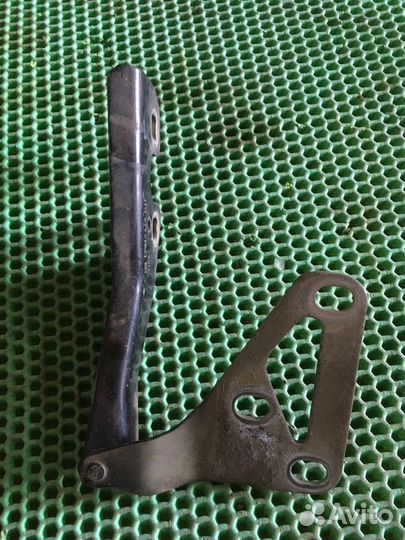 Петля капота правая Opel Astra H Z16XER 2007