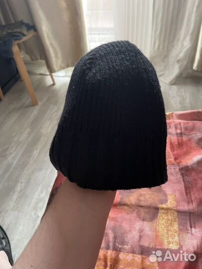 Мужская шапка и женская