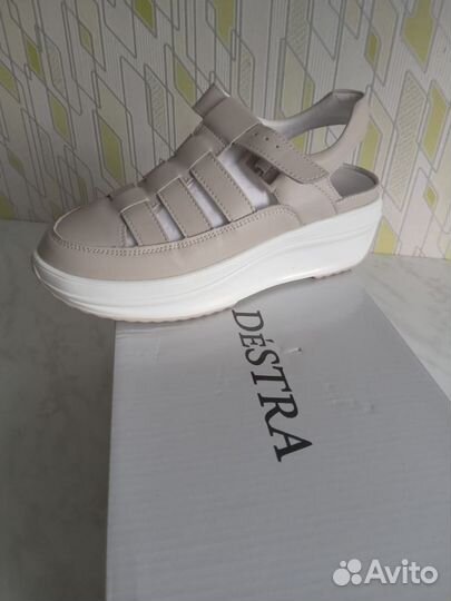 Новые сандали