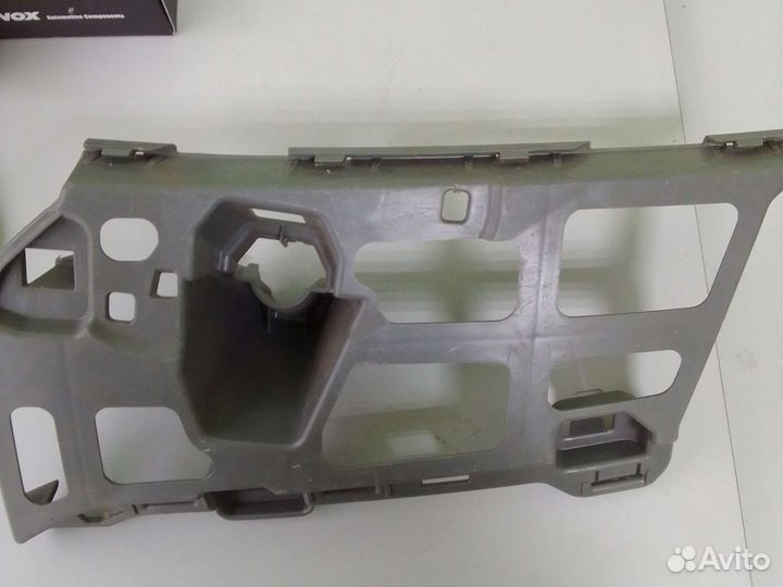 Кронштейн форсунки омывателя фар Skoda