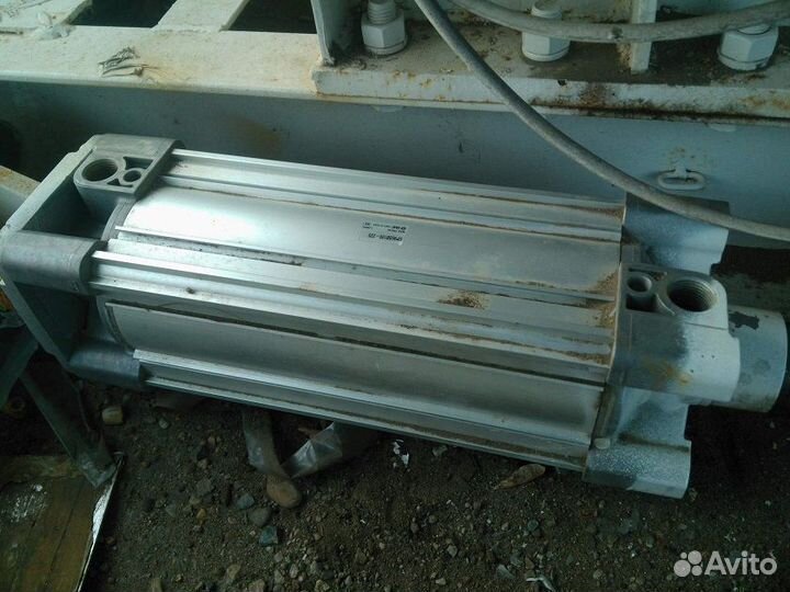 Пневмоцилиндр ср96SB100-225