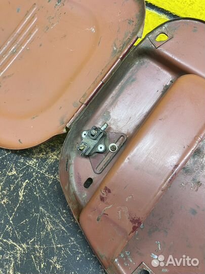 Правый бардачёк Ява Старушка