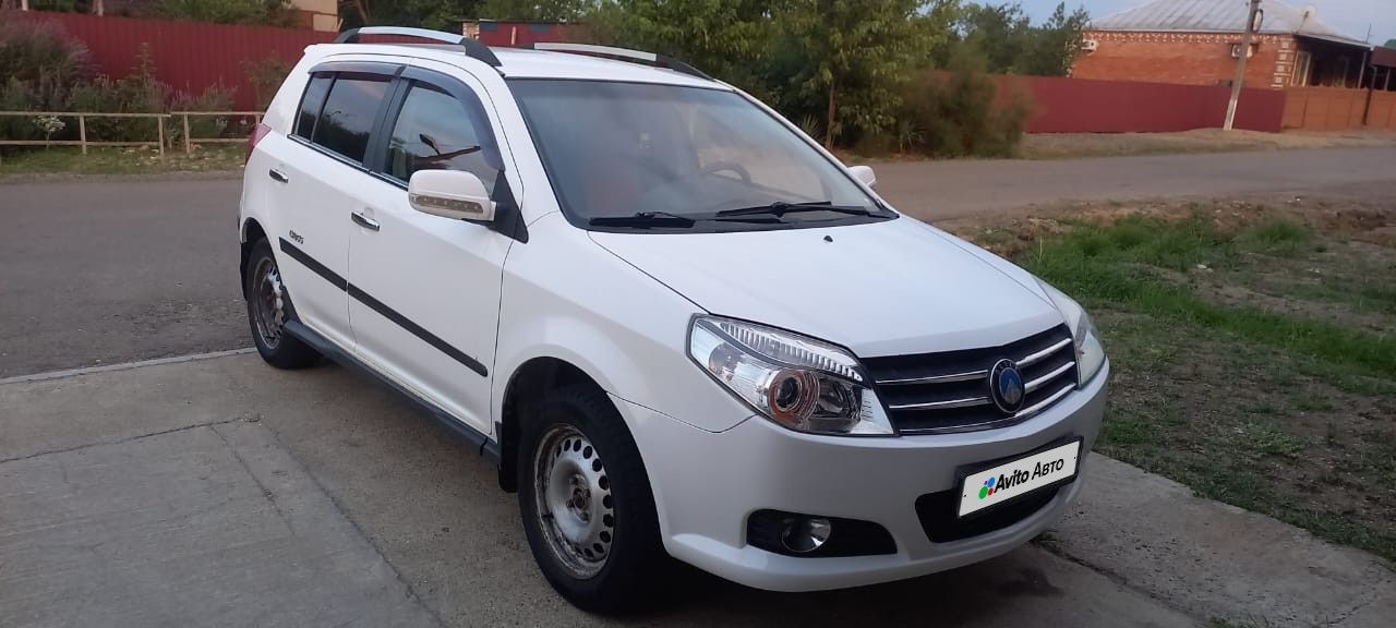Geely MK Cross: фото владельца