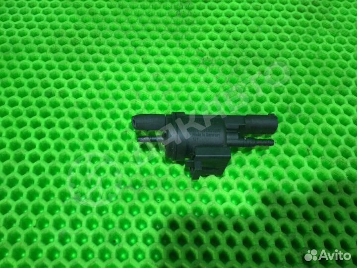 Клапан вакуумной системы Mercedes-Benz C W202