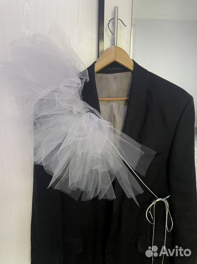 Воланы на одно плечо