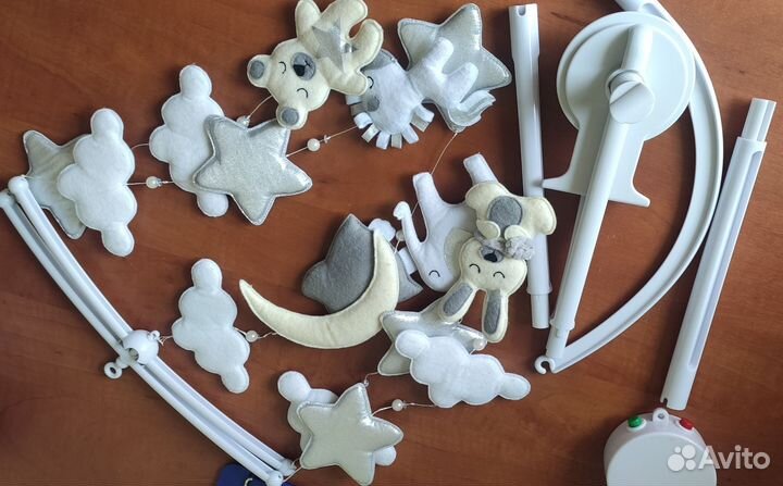 Мобиль на кроватку из фетра