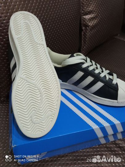 Продажам мужские спортивные кроссовки