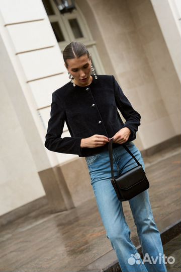 Укороченный бархатный пиджак