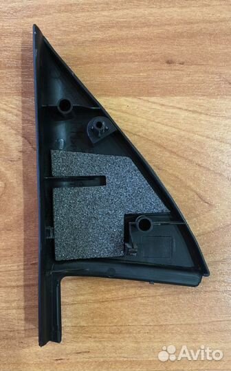 Уголок зеркала передней правой двери Toyota Kluger