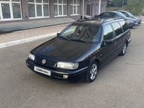 Volkswagen Passat 2.0 AT, 1994, 300 000 км, с пробегом, цена 240 000 руб.