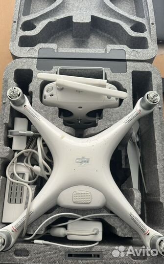 Квадрокоптер DJI Phantom 4