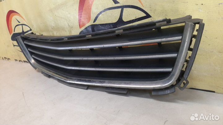 Решетка бампера центральная Opel Astra H 2007-2014