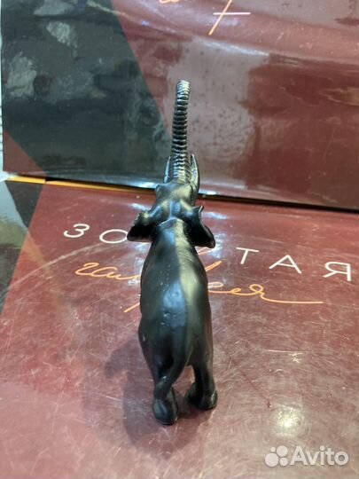 Статуэтка Касли Слон