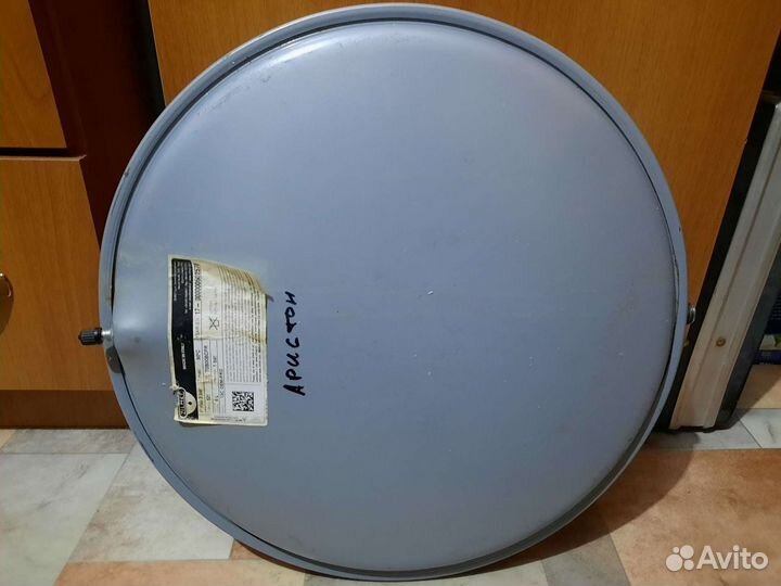 Расширительный бак на котёл аристон. б/у 6 месяцев