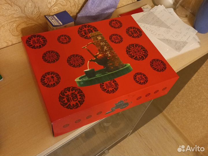 Красный фарфоровый чайный сервиз