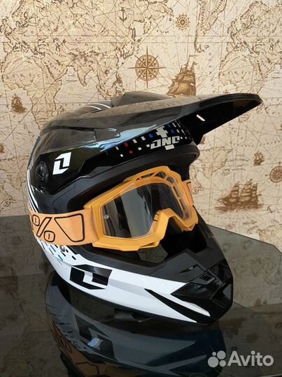 Кроссовый шлем