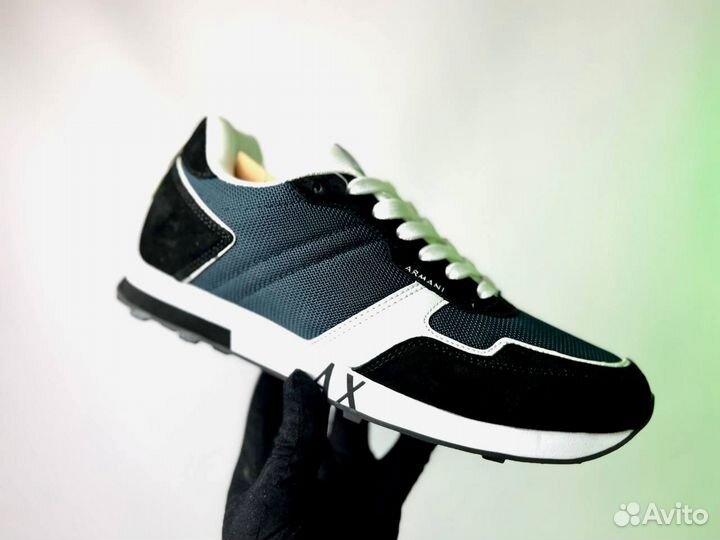 Кроссовки Armani эргономичные