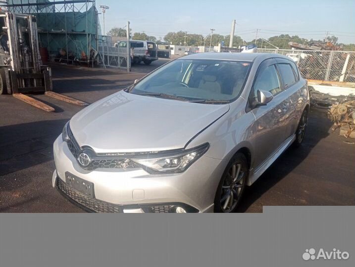 Планка телевизора Toyota Auris NRE185H 8NR-FTS