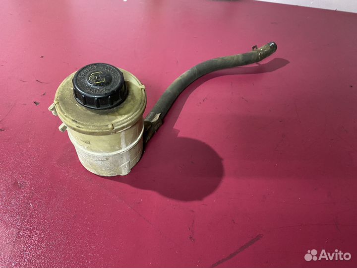 Бачок гура Renault Logan 1