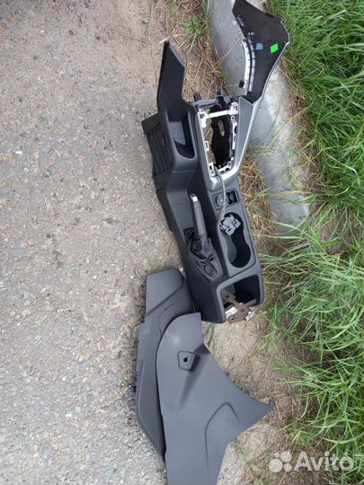 Консоль/подлокотник/ручник/накладка форд фокус 3