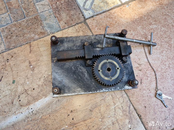 Замок гаражный накладной