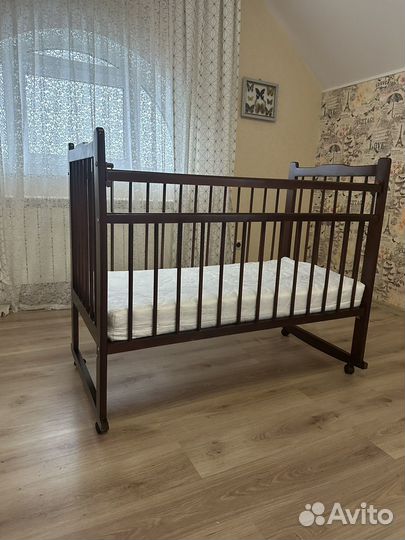 Кровать с матрасом