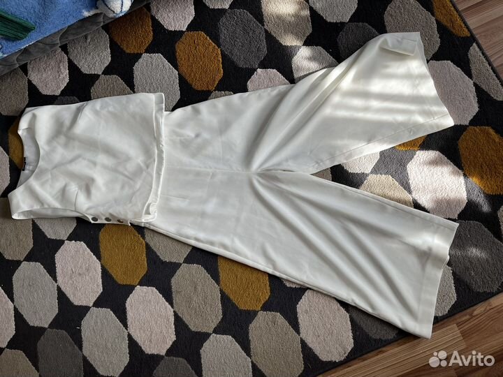 Комбинезон молочного цвета 42 44