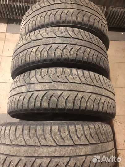 Bridgestone Ice Cruiser 7000 235/55 R19 101T