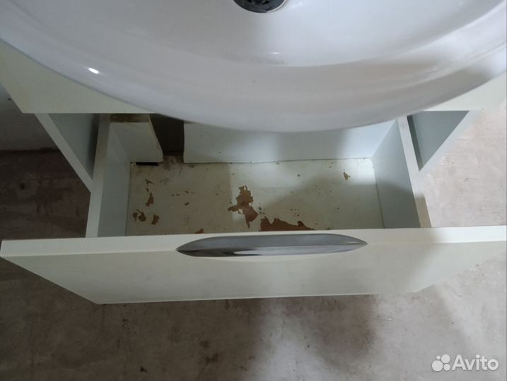 Раковина с тумбой в ванную